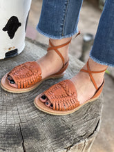 Load image into Gallery viewer, Mirinda lace up