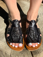 Load image into Gallery viewer, La Mosca