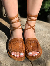 Load image into Gallery viewer, Capuchino lace up