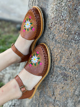 Load image into Gallery viewer, Florecita blanca