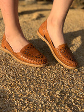 Load image into Gallery viewer, Girasol tan huaraches