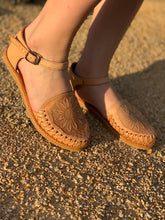 Load image into Gallery viewer, Girasol tan strap on