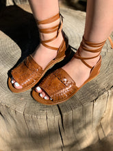 Load image into Gallery viewer, Capuchino lace up