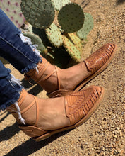 Load image into Gallery viewer, Caramelo Lace up