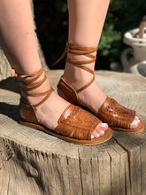 Load image into Gallery viewer, Capuchino lace up