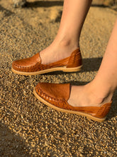 Load image into Gallery viewer, Rosa tan
